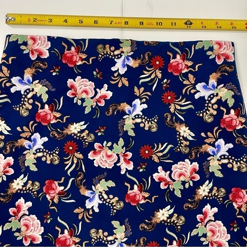 Philosophy Woman’s Navy Floral Tapestry Pencil Skirt Size 4 - Picture 3 of 12